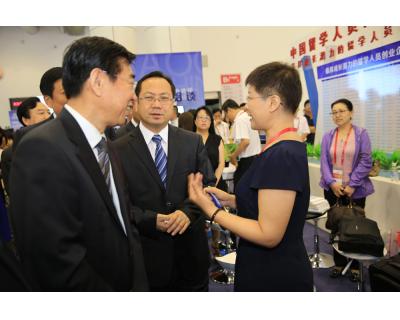 人社部部長(zhǎng)王曉初及大連市委書記關(guān)懷栗世芳